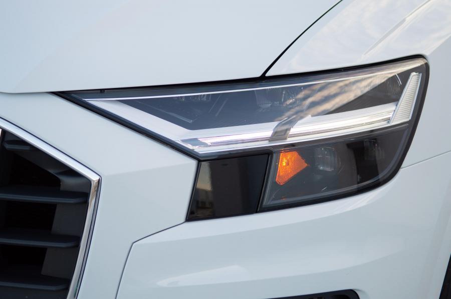 Детали экстерьера Audi Q8 55 TFSI Quattro 2018 года  (NA) (фото 17 из 32)